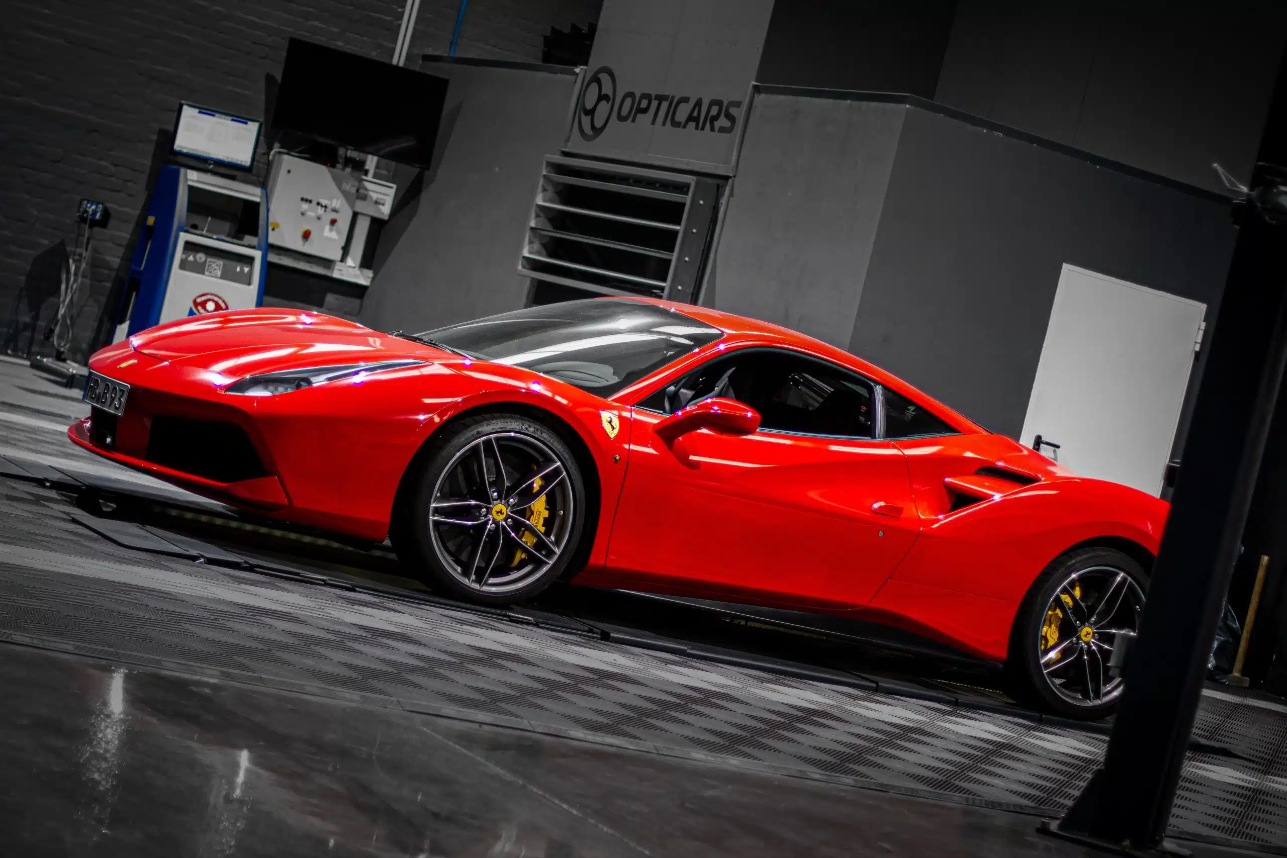 Opticars bietet als autorisierter PP Performance Partner in Bremen Dienstleistungen wie Chiptuning, Fahrzeugfolierung und mehr.